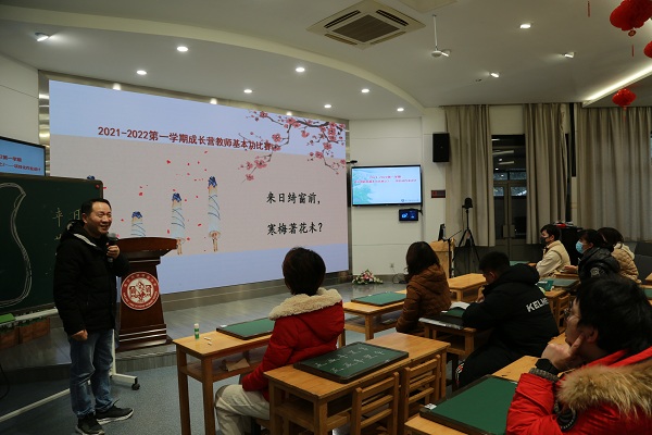 圖3：書(shū)法劉有(yǒu)林老師(shī)進行(xíng)現場(chǎng)指導.JPG
